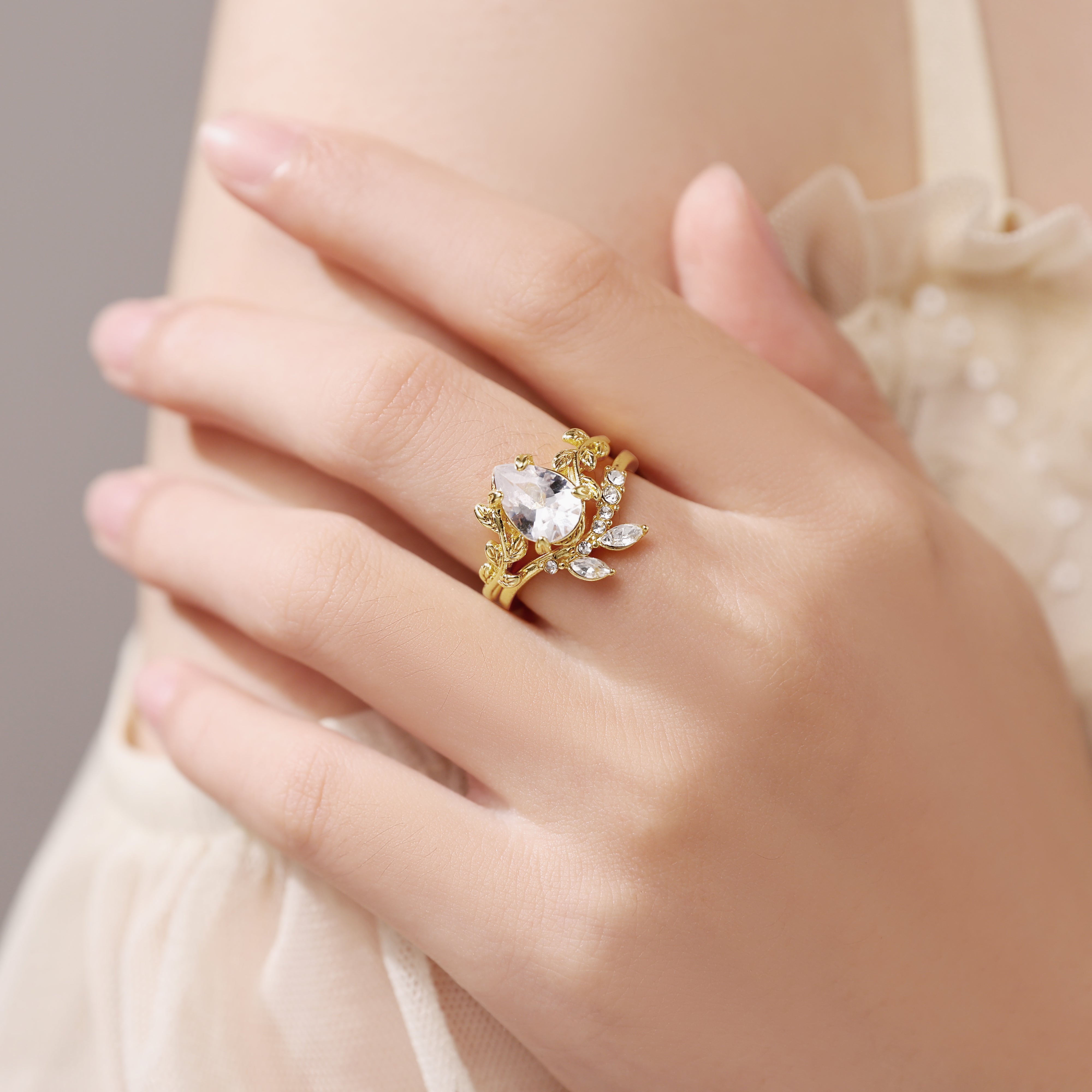 Pear Cut Moissanite Engagement Ring Sets with Leaf