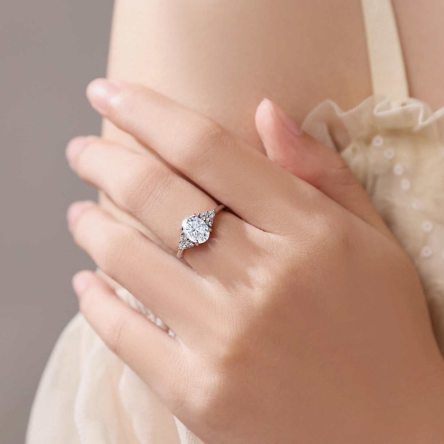Oval Cut Moissanite Minimalist Classic Engagement Ring