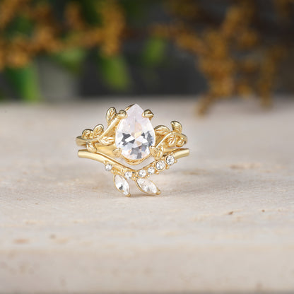 Pear Cut Moissanite Engagement Ring Sets with Leaf