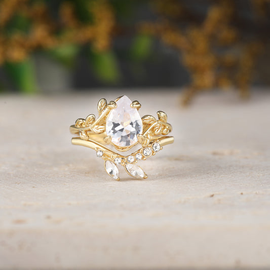 Pear Cut Moissanite Engagement Ring Sets with Leaf